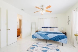 3 bedrooms, iron/ironing board, WiFi, bed sheets