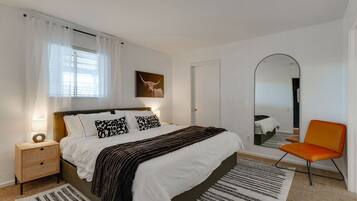 1 slaapkamer, een strijkplank/strijkijzer, reisbedje, wifi