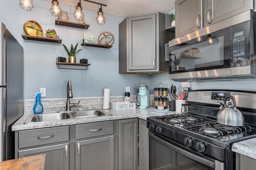 Tiny Cabin in the Woods - Firepit - just off I-70 - Pets Welcome!