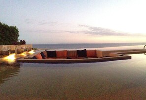 Outdoor pool, a heated pool - Cabo Villa
Spring Break !
Quivira! (Cabo San Lucas)