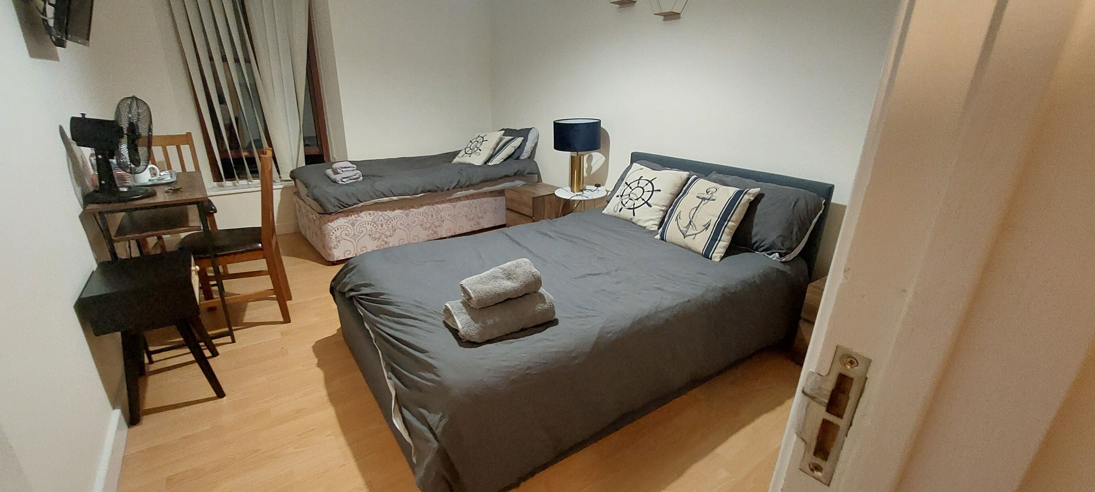 Triple Room | Desk, laptop workspace, iron/ironing board, free WiFi