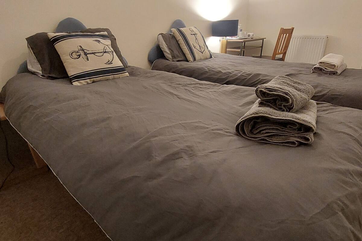 Desk, laptop workspace, iron/ironing board, free WiFi