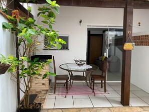 Outdoor dining - Perto da Praia de Geribá, 3 Quartos, Disponível Réveillon (Campo de Pouso Armação dos Búzios)