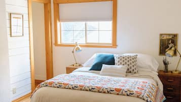 3 quartos, ferros/tábuas de passar roupa, berço de viagem