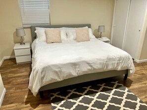 3 bedrooms, desk, iron/ironing board, travel cot