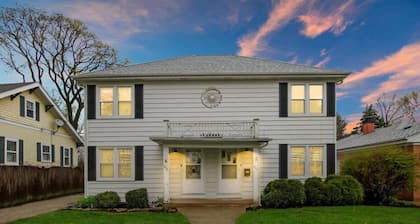 Downtown Libertyville Duplex Near Naval Base!