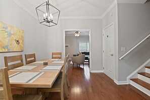 Dining - Tiger's Den on Dean In Auburn, 3BR/2.5BA 3 Miles from Jordan-Hare! (Auburn)