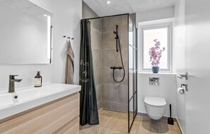 Shower - Amazing home in Blokhus with sauna (Blokhus)