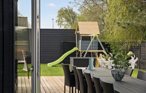 Outdoor dining - Amazing home in Blokhus with sauna (Blokhus)