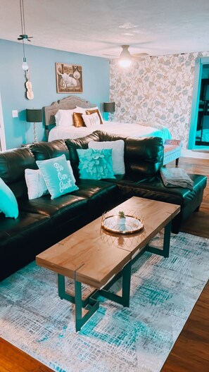 2 bedrooms, in-room safe, iron/ironing board, free WiFi