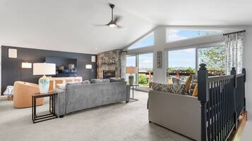 Televisión, chimenea y tenis de mesa