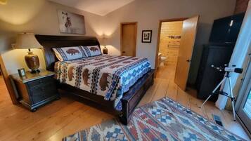 3 bedrooms, desk, iron/ironing board, free WiFi