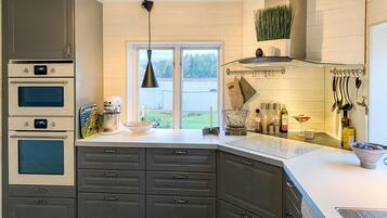 Coffee/tea maker, fridge, microwave, oven