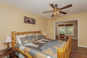 3 Schlafzimmer, Schreibtisch, Bügeleisen/Bügelbrett, Reisekinderbett