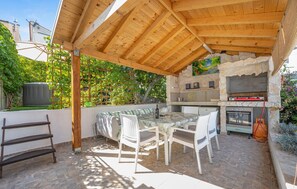 Outdoor dining - Pet friendly apartment in Rogoznica (Rogoznica)
