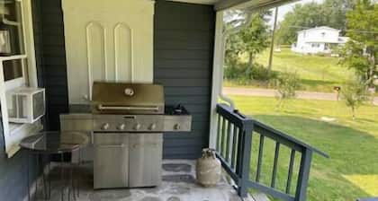 Peaceful stay in the Finger Lakes, Hot tub, kitchen, grill