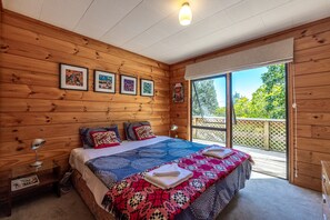 4 bedrooms, iron/ironing board, WiFi