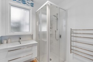 Suihku, hiustenkuivaaja