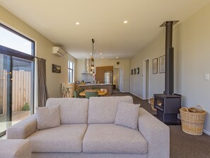 TV - Kowhai Oasis - Ohakune Holiday Home (Ohakune)