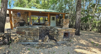 West Side Angler's Studio/Cabin close to Bull Shoals Lake