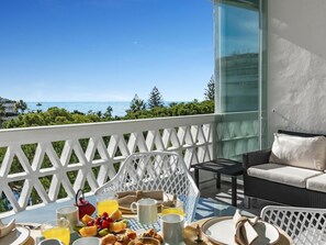 Outdoor dining - Apartment in Playas del Duque for 4 people| Casa Sevilla 413 (Puerto Banús - Marbella)