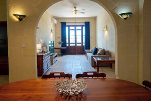 Interior - Villa Zest 3 bedroom villa with a large pool and deck (Il-Qala)