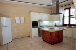 Private kitchen - Villa Zest 3 bedroom villa with a large pool and deck (Il-Qala)