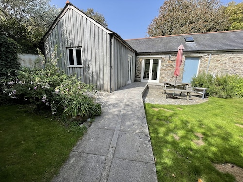 Crugsillick Studio -  a barn conversion that sleeps 4 guests  in 2 bedrooms
