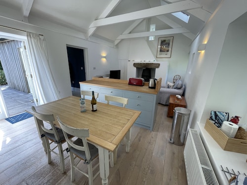 Crugsillick Studio -  a barn conversion that sleeps 4 guests  in 2 bedrooms