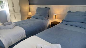 2 bedrooms, iron/ironing board, travel cot, WiFi