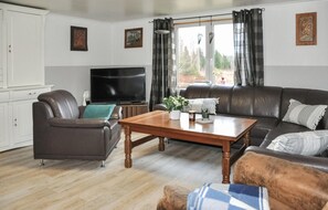 TV, fireplace - 3 bedroom cozy home in Kristinehamn (Kristinehamn)