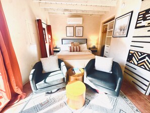 1 habitación, escritorio, tabla de planchar con plancha y wifi gratis