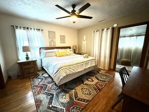 2 bedrooms, desk, iron/ironing board, travel crib - Adobe Retreat Steps to the Plaza (Santa Fe)