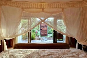 1 bedroom, desk, iron/ironing board, free WiFi - Healing Garden Cabins - Villa Ubud (Tallebudgera Valley)