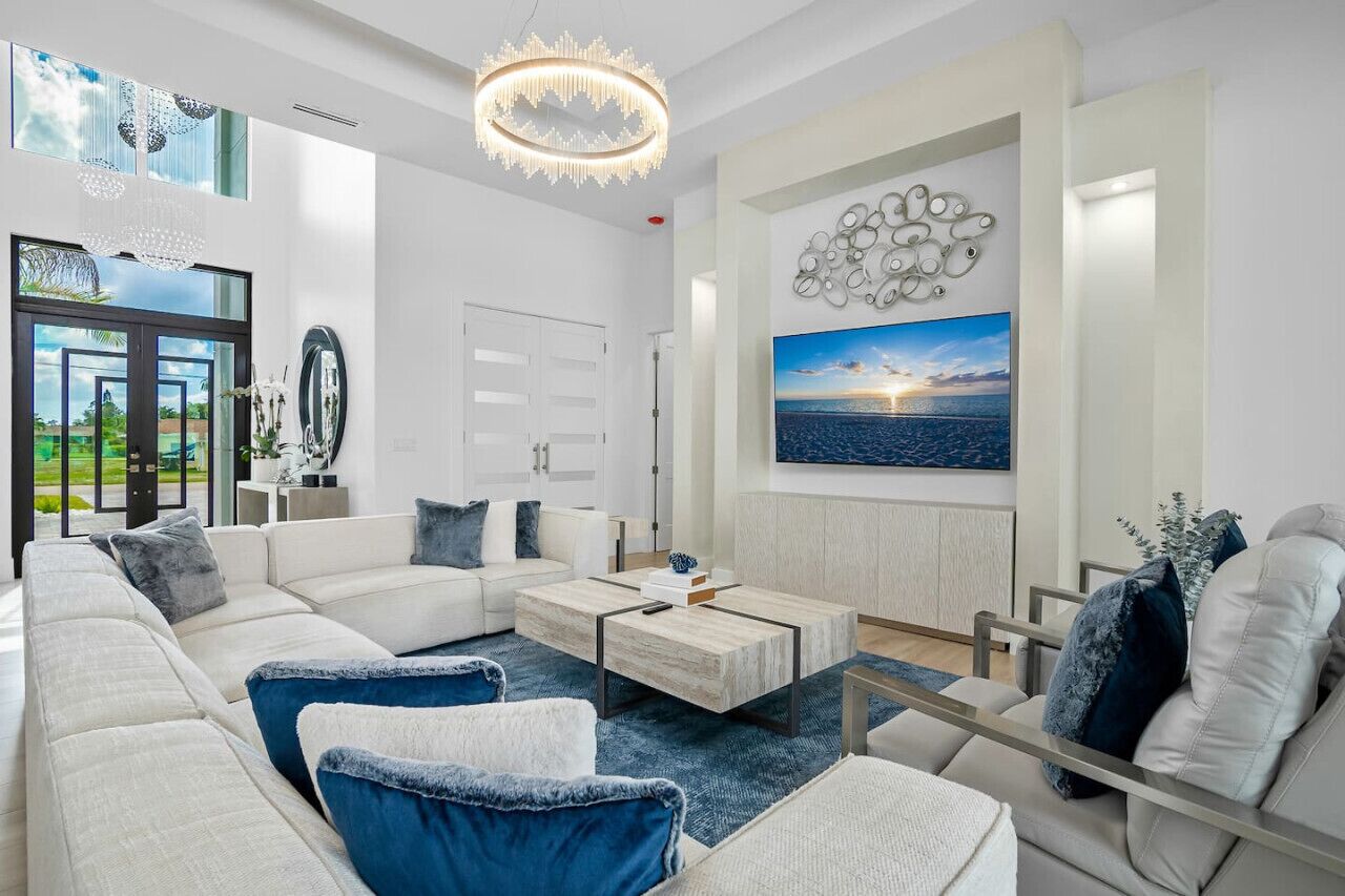 Smart TV, fireplace, table tennis, stereo