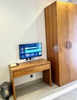 Deluxe-Doppelzimmer, Küche | Fernseher