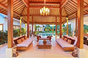 Terrace/patio - Villa Nico exquisite 5 bedrooms in lovely Balinese-inspired décor. (Bali)