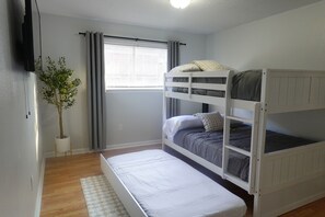 4 chambres, fer et planche à repasser, Wi-Fi gratuit, draps fournis