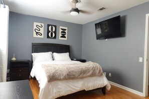 4 عدّة غرف نوم ومكواة/لوح كي وواي فاي مجانًا وملاءات أسرّة