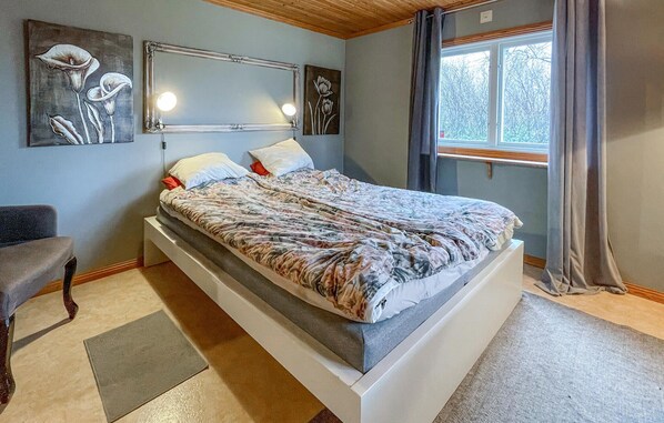 3 bedrooms, travel cot, free WiFi