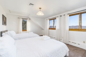 6 habitaciones, escritorio, tabla de planchar con plancha y wifi 