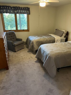 4 chambres, fer et planche à repasser, Wi-Fi, draps fournis