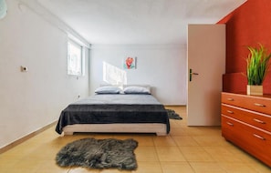 3 bedrooms, in-room safe, travel cot, free WiFi - Lovely home in Privlaka (Privlaka)