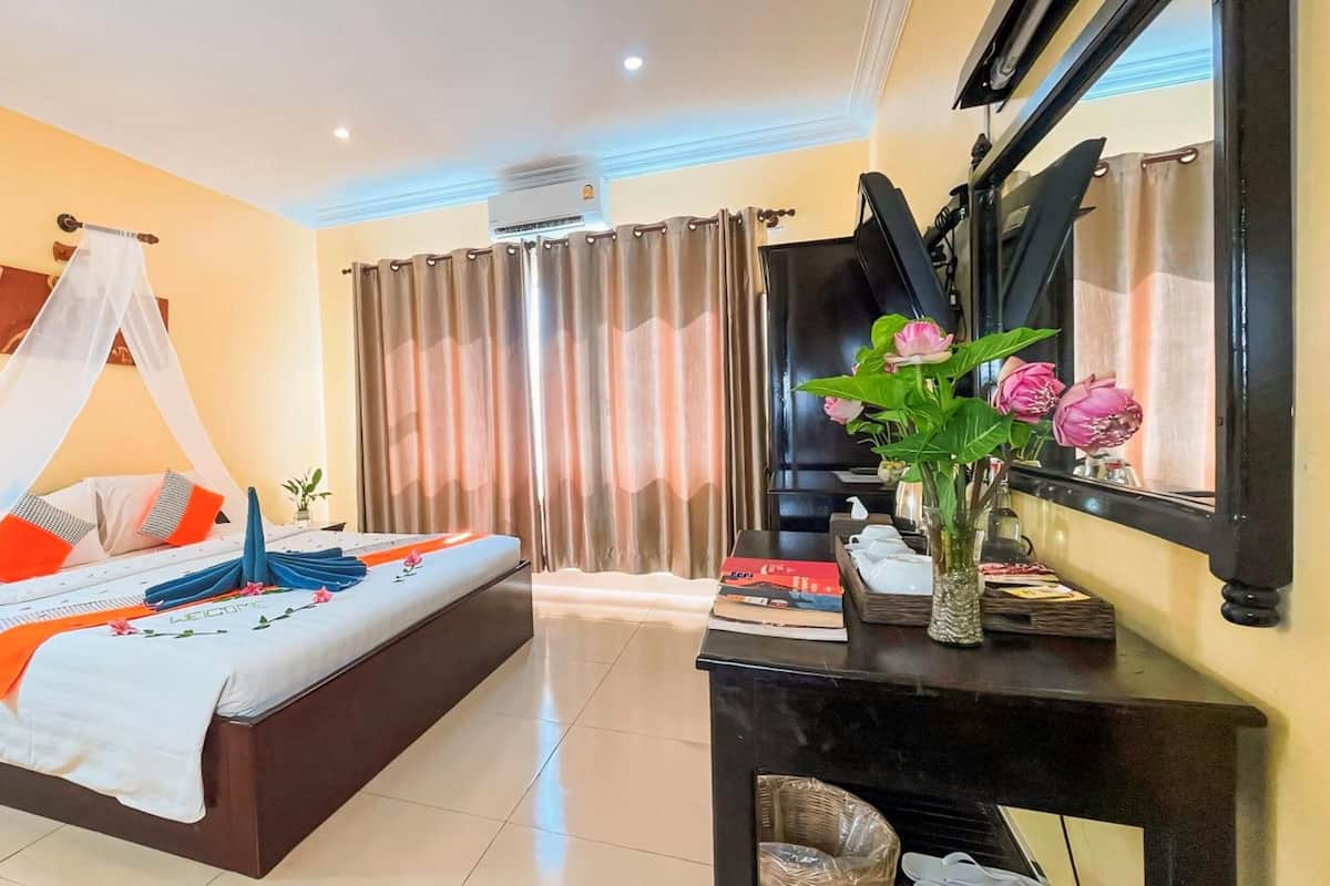 Una scrivania, postazione laptop, Wi-Fi gratuito, lenzuola