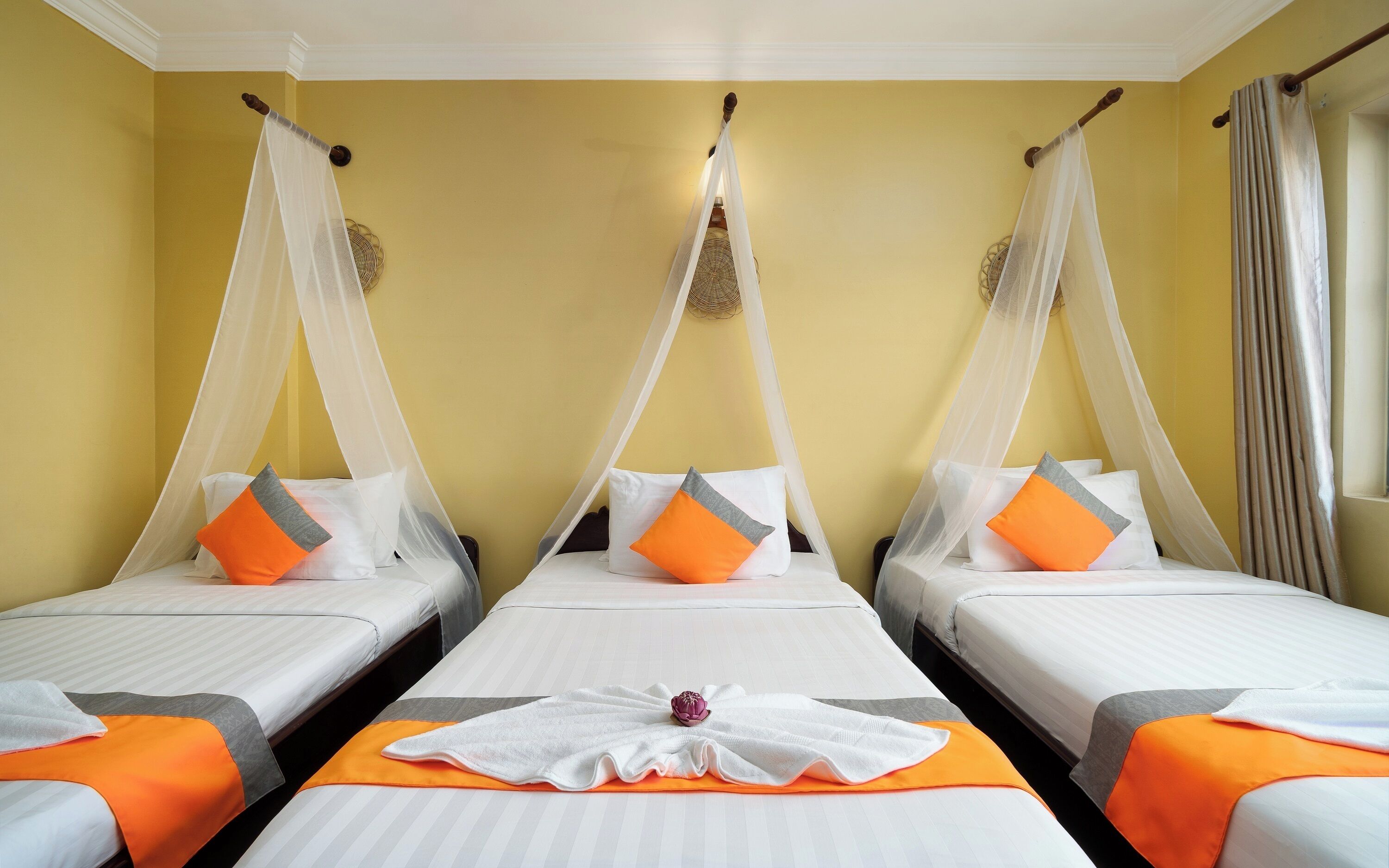 Family Deluxe Room | Desk, laptop workspace, free WiFi, bed sheets