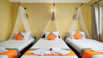 Family Deluxe Room | Desk, laptop workspace, free WiFi, bed sheets