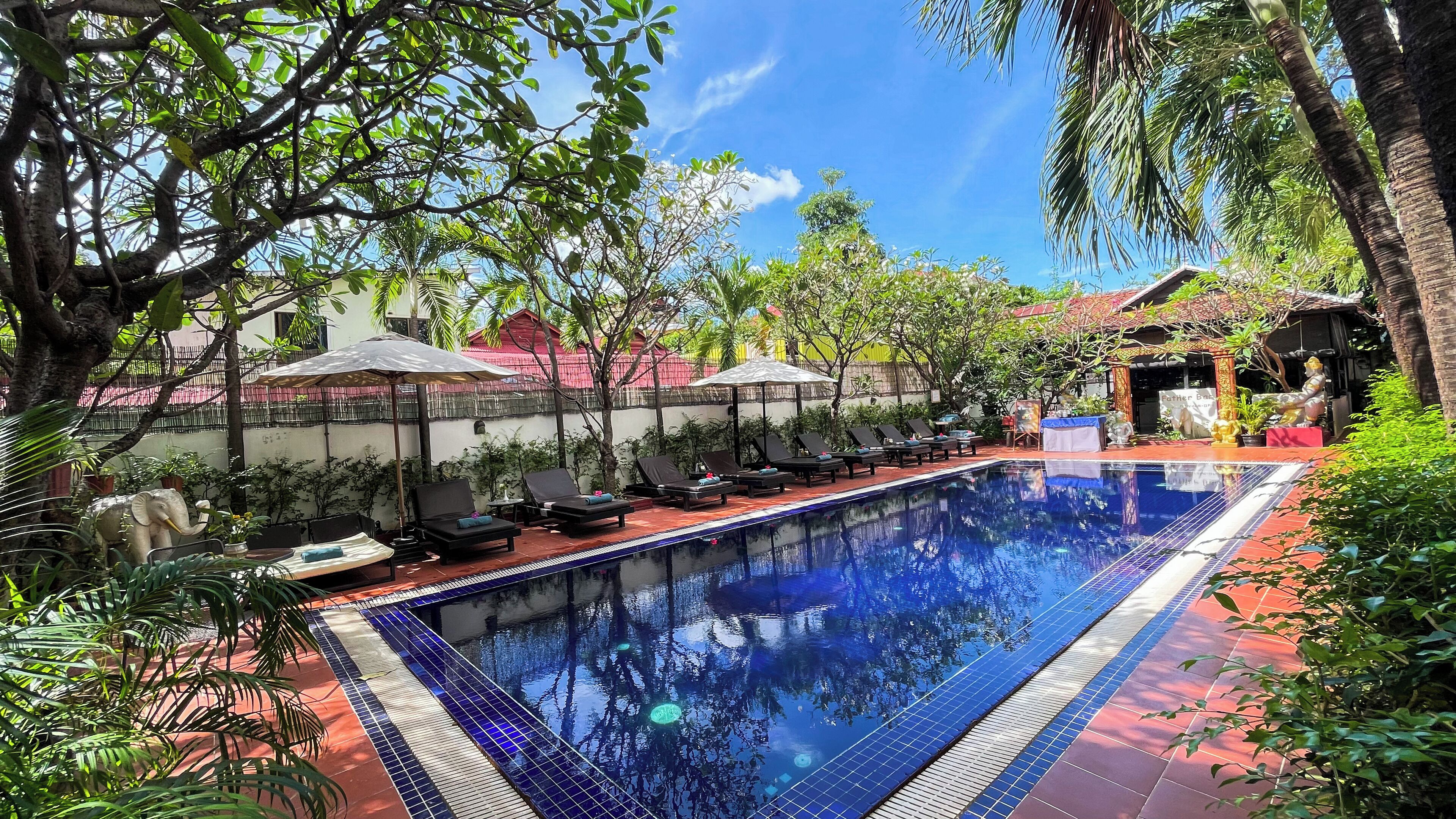 Outdoor pool, open 9:00 AM to 9:00 PM, pool loungers