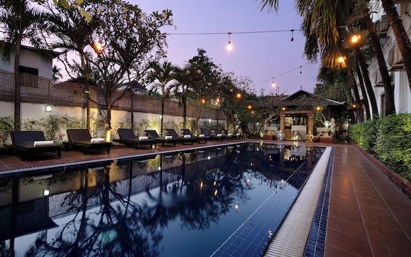 Outdoor pool, open 9:00 AM to 9:00 PM, pool loungers