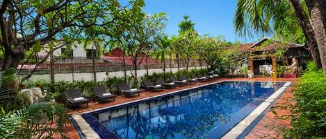 Outdoor pool, open 9:00 AM to 9:00 PM, pool loungers