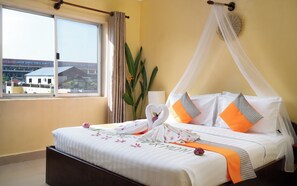 Desk, laptop workspace, free WiFi, bed sheets - Harmony Indochine d'Angkor (Siem Reap)